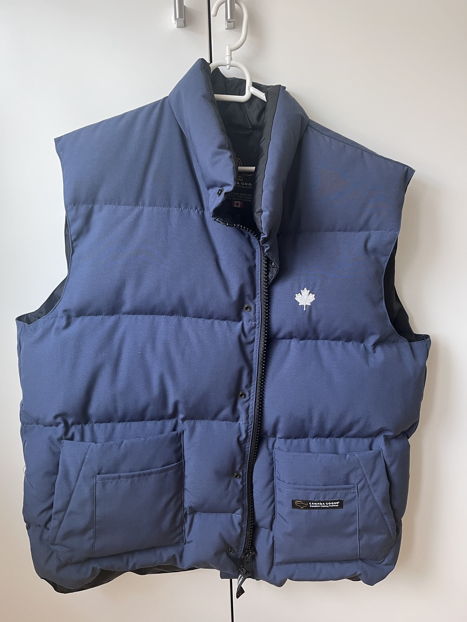 Canada goose vest outlet maple leaf