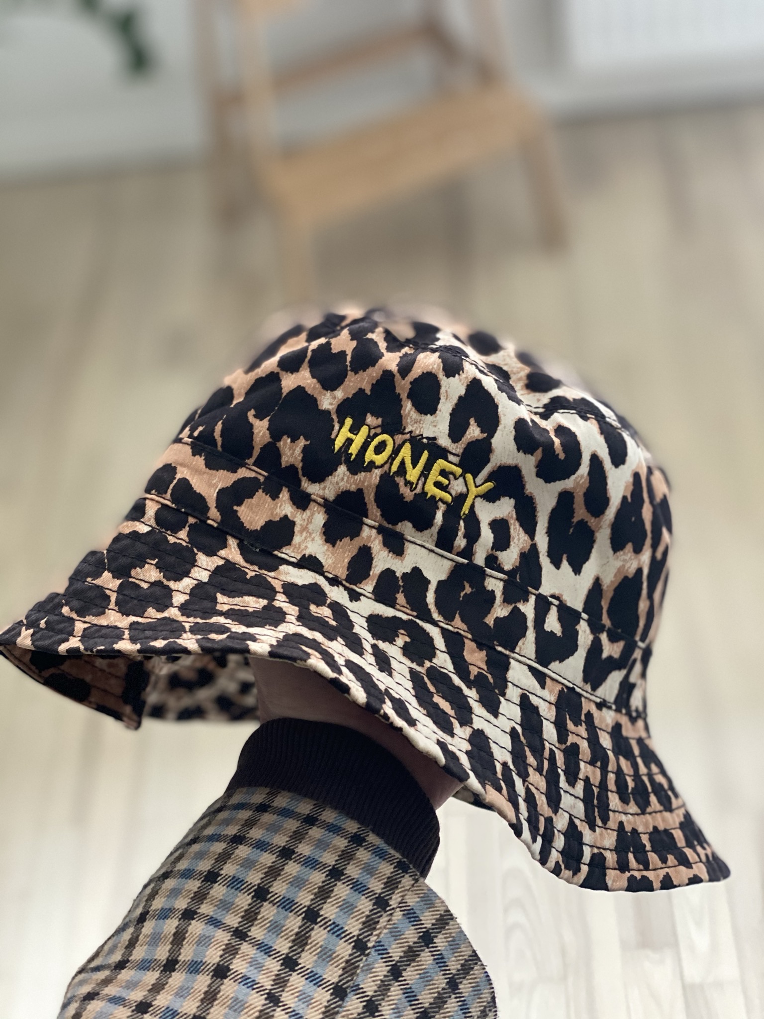 Ganni bucket hat hot sale honey