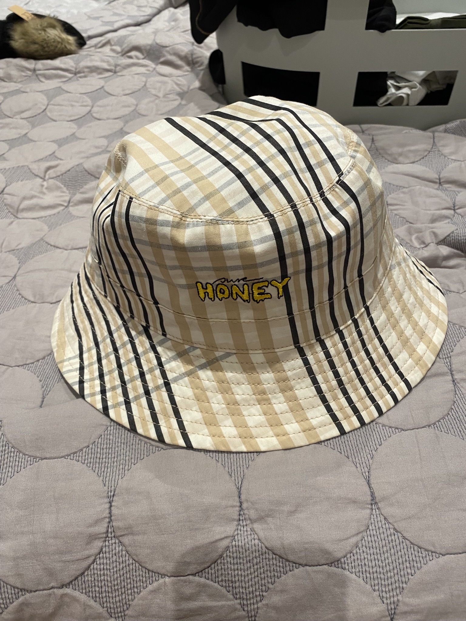 Ganni bucket hat store honey