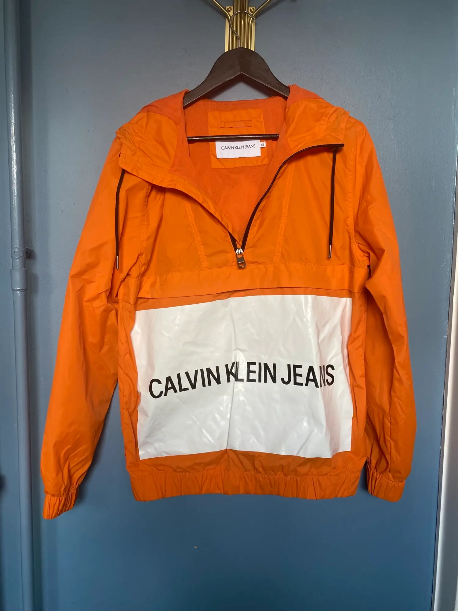 Calvin klein jeans orange logo 2024 popover jacket